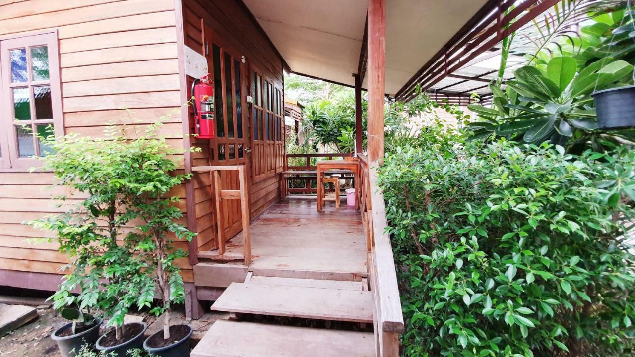 Happy Guesthouse Bungalow Sukhothai Zewnętrze zdjęcie